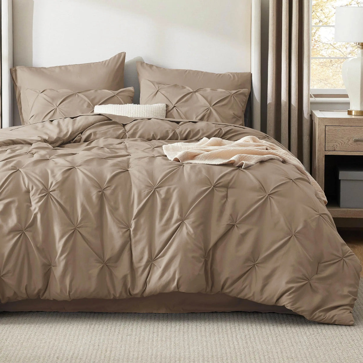 Luxury 7-Piece Pinch Pleat Bedding Set King Size Ultra-Soft Microfiber Comforter Set All-Season Breathable Cloud-Like Bed in a Bag Machine Washable