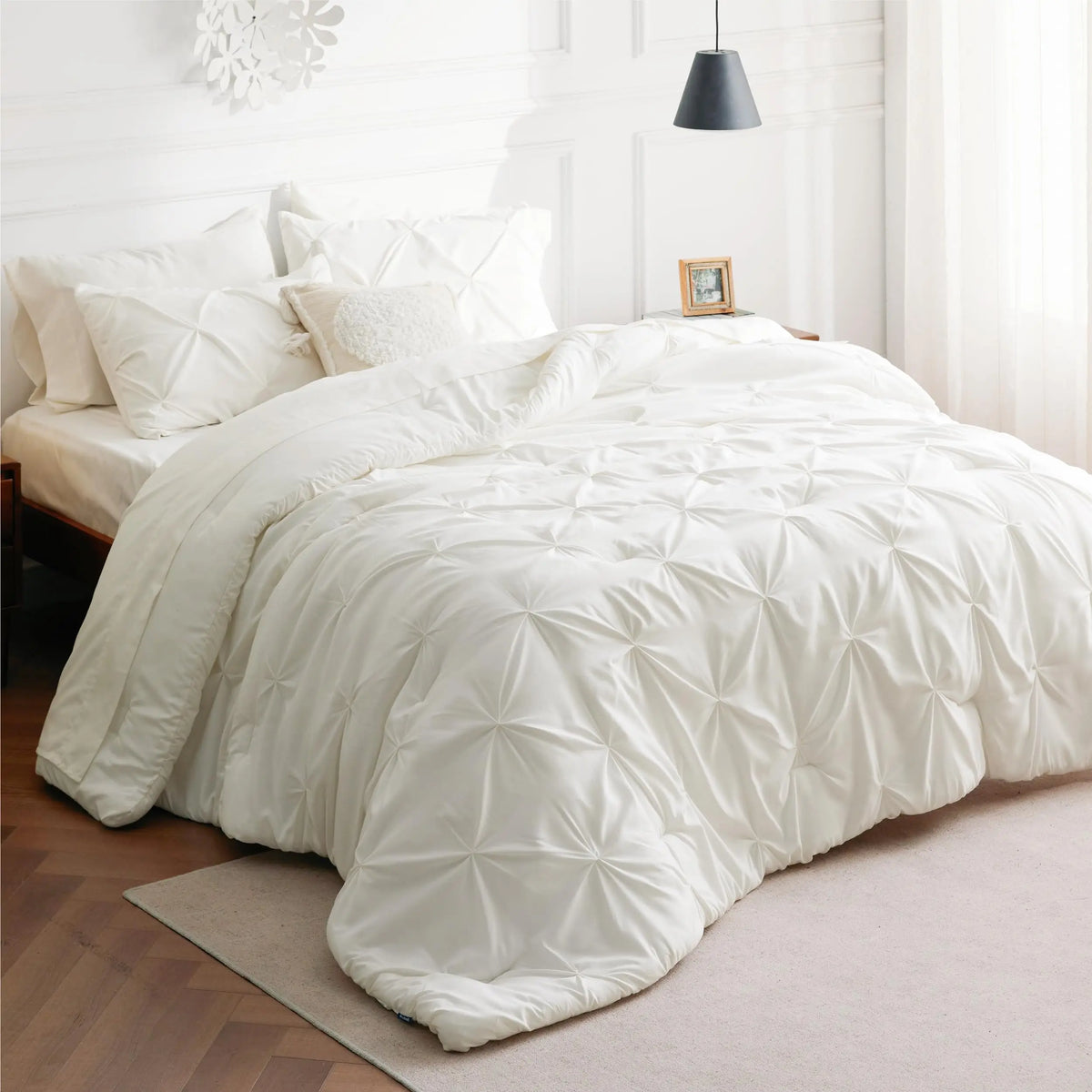 Luxury 7-Piece Pinch Pleat Bedding Set King Size Ultra-Soft Microfiber Comforter Set All-Season Breathable Cloud-Like Bed in a Bag Machine Washable